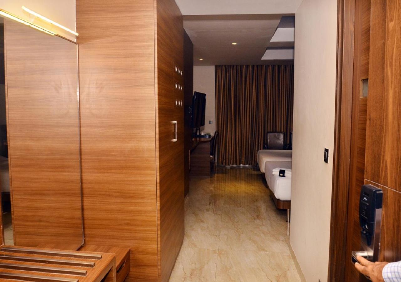 ホテル Golden Residency ラーマナータプラム エクステリア 写真