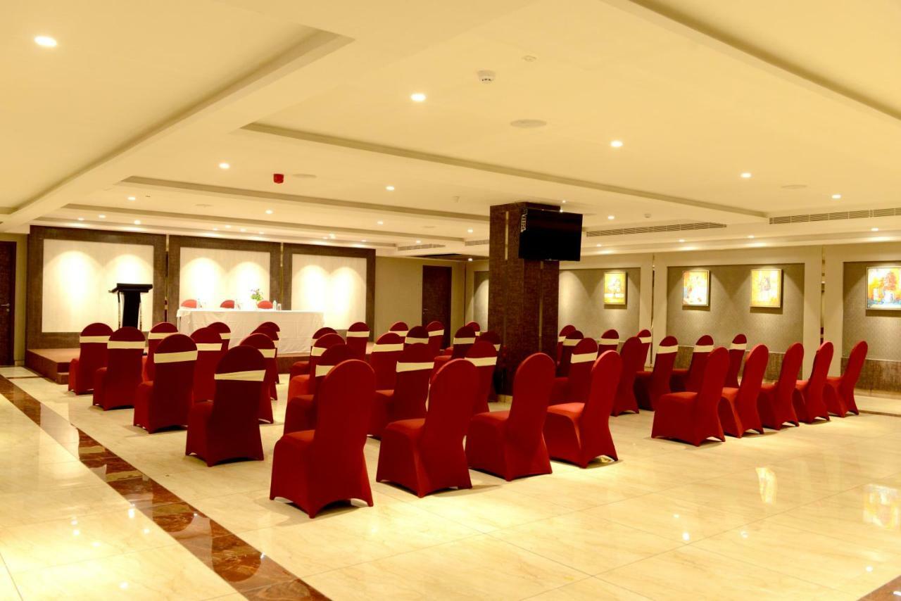 ホテル Golden Residency ラーマナータプラム エクステリア 写真